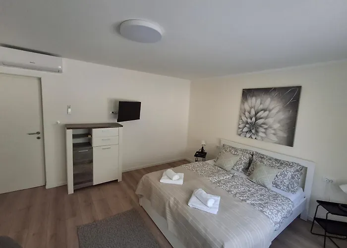 Alma 아파트 풀라