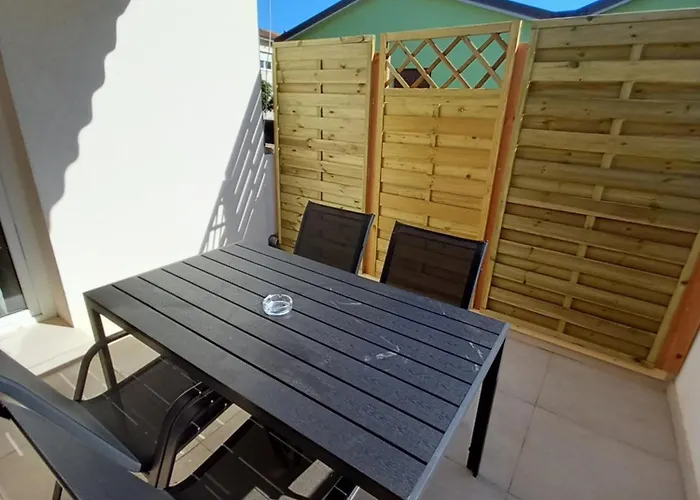 Alma 아파트 풀라