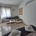 Apartment Alma *